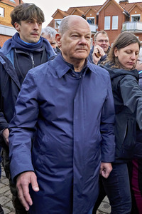 Olaf Scholz besucht das Hochwassergebiet in Verden
