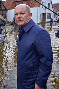 Olaf Scholz besucht das Hochwassergebiet in Verden