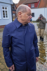 Olaf Scholz besucht das Hochwassergebiet in Verden