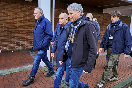 Olaf Scholz besucht das Hochwassergebiet in Verden