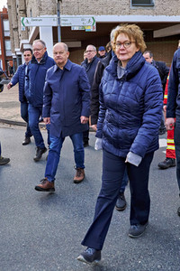 Olaf Scholz besucht das Hochwassergebiet in Verden
