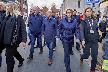 Olaf Scholz besucht das Hochwassergebiet in Verden