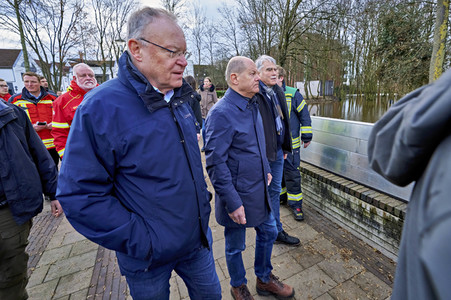 Olaf Scholz besucht das Hochwassergebiet in Verden