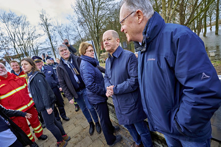 Olaf Scholz besucht das Hochwassergebiet in Verden