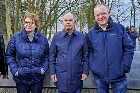 Olaf Scholz besucht das Hochwassergebiet in Verden