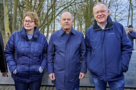 Olaf Scholz besucht das Hochwassergebiet in Verden