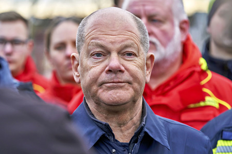 Olaf Scholz besucht das Hochwassergebiet in Verden