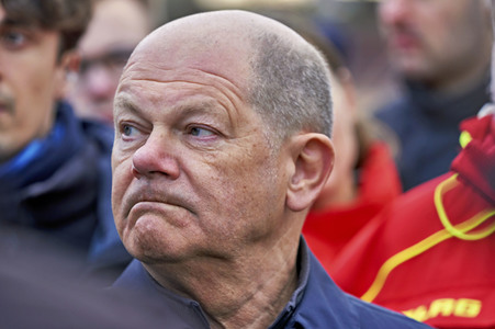 Olaf Scholz besucht das Hochwassergebiet in Verden
