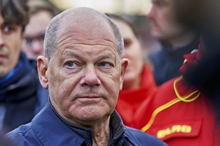 Olaf Scholz besucht das Hochwassergebiet in Verden