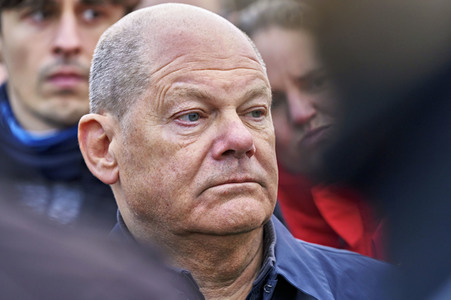 Olaf Scholz besucht das Hochwassergebiet in Verden