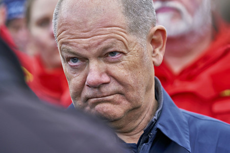 Olaf Scholz besucht das Hochwassergebiet in Verden