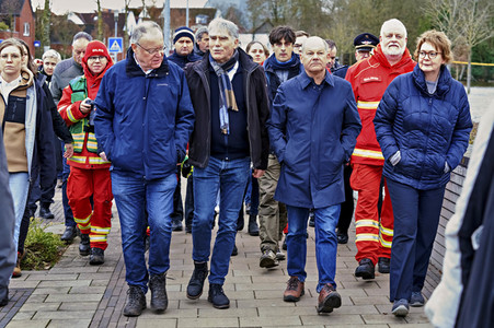 Olaf Scholz besucht das Hochwassergebiet in Verden