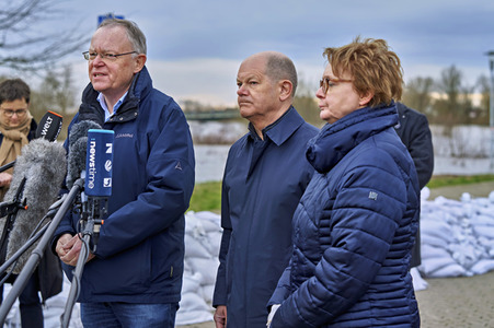 Olaf Scholz besucht das Hochwassergebiet in Verden