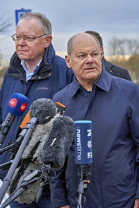 Olaf Scholz besucht das Hochwassergebiet in Verden