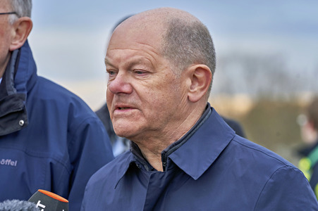 Olaf Scholz besucht das Hochwassergebiet in Verden