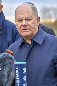 Olaf Scholz besucht das Hochwassergebiet in Verden