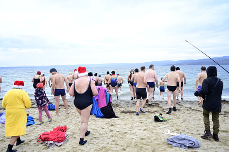 Neujahrsschwimmen am Berzdorfer See in Görlitz