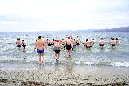 Neujahrsschwimmen am Berzdorfer See in Görlitz