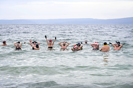 Neujahrsschwimmen am Berzdorfer See in Görlitz