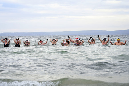 Neujahrsschwimmen am Berzdorfer See in Görlitz