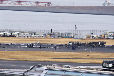 Flugzeugkollision in Tokio