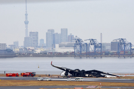 Flugzeugkollision in Tokio