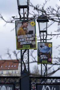 Wahlplakate zur teilweisen Wiederholungswahl in Berlin