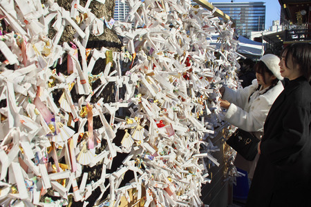 Neujahrsgebet am Kanda Myojin-Schrein in Tokio