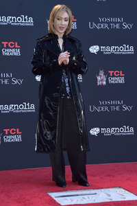 Enthüllung von Yoshikis Hand- und  Fußabdrücken in Beton in Los Angeles