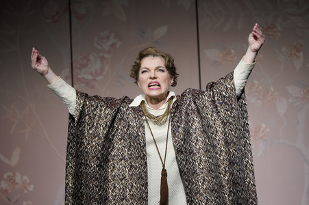 Theaterprobe 'Knapp daneben ist auch vorbei - Die Diva der falschen Töne' in Berlin