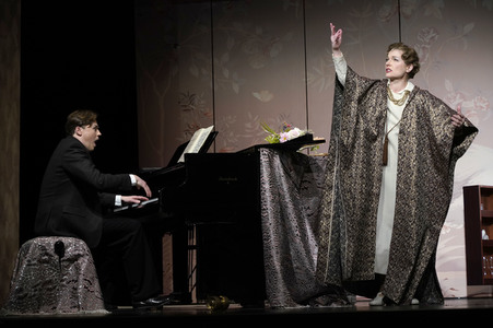 Theaterprobe 'Knapp daneben ist auch vorbei - Die Diva der falschen Töne' in Berlin