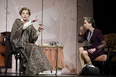 Theaterprobe 'Knapp daneben ist auch vorbei - Die Diva der falschen Töne' in Berlin
