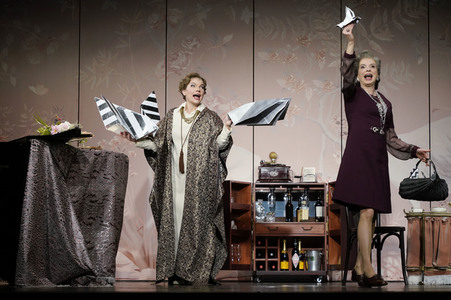 Theaterprobe 'Knapp daneben ist auch vorbei - Die Diva der falschen Töne' in Berlin