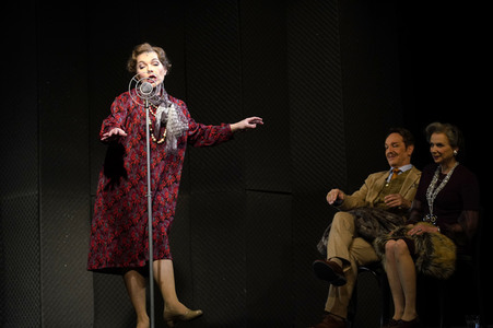 Theaterprobe 'Knapp daneben ist auch vorbei - Die Diva der falschen Töne' in Berlin