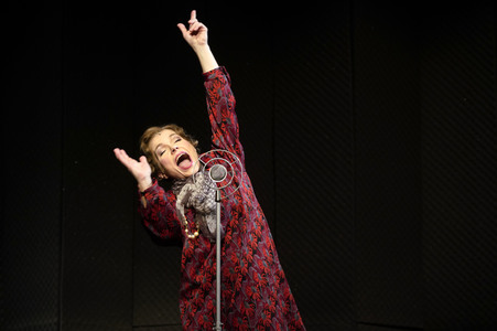 Theaterprobe 'Knapp daneben ist auch vorbei - Die Diva der falschen Töne' in Berlin