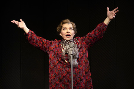 Theaterprobe 'Knapp daneben ist auch vorbei - Die Diva der falschen Töne' in Berlin