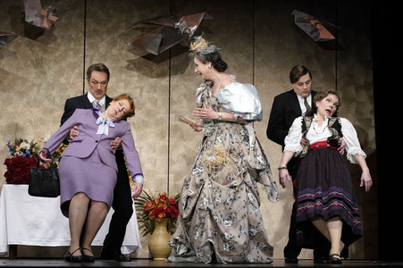 Theaterprobe 'Knapp daneben ist auch vorbei - Die Diva der falschen Töne' in Berlin