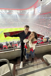 Maximilian Seitz und Ronja Forcher beim Bundesliga-Spiel FC Bayern vs. TSG Hoffenheim in München