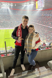 Maximilian Seitz und Ronja Forcher beim Bundesliga-Spiel FC Bayern vs. TSG Hoffenheim in München