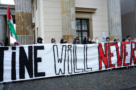 Kundgebung gegen die AfD am Brandenburger Tor in Berlin