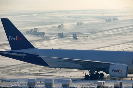 Winterdienst auf dem Flughafen Köln/Bonn