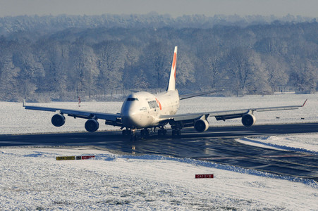 Winterdienst auf dem Flughafen Köln/Bonn