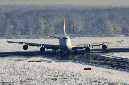 Winterdienst auf dem Flughafen Köln/Bonn