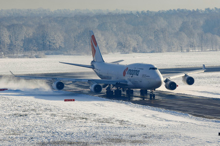 Winterdienst auf dem Flughafen Köln/Bonn
