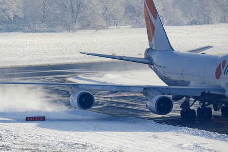 Winterdienst auf dem Flughafen Köln/Bonn
