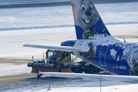 Winterdienst auf dem Flughafen Köln/Bonn