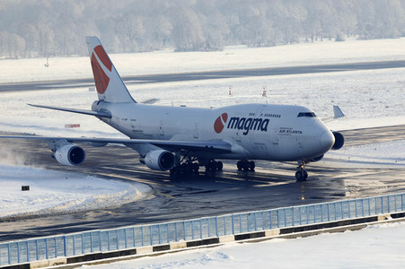 Winterdienst auf dem Flughafen Köln/Bonn