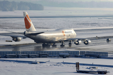 Winterdienst auf dem Flughafen Köln/Bonn