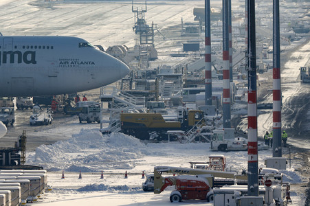 Winterdienst auf dem Flughafen Köln/Bonn
