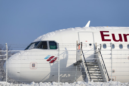 Winterdienst auf dem Flughafen Köln/Bonn